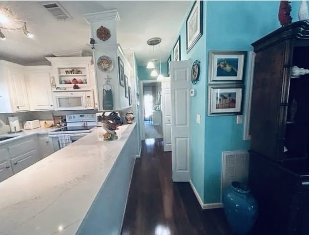 65 Lone Pine Ave, Dunedin, Florida 34698, 2 Bedrooms Bedrooms, ,2 BathroomsBathrooms,55-Plus Mobile Home,For Sale,Lone Pine Ave,4643