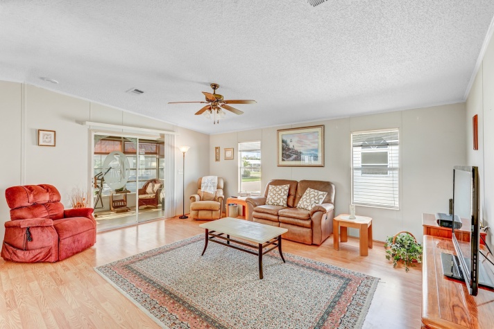 2616 88th St E, Palmetto, Florida 34221, 2 Bedrooms Bedrooms, ,2 BathroomsBathrooms,55-Plus Mobile Home,For Sale,88th St E,4648