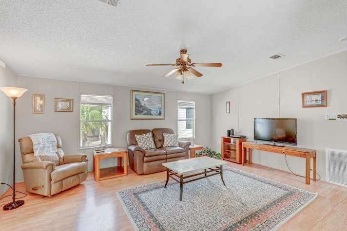 2616 88th St E, Palmetto, Florida 34221, 2 Bedrooms Bedrooms, ,2 BathroomsBathrooms,55-Plus Mobile Home,For Sale,88th St E,4648