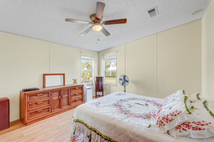 2616 88th St E, Palmetto, Florida 34221, 2 Bedrooms Bedrooms, ,2 BathroomsBathrooms,55-Plus Mobile Home,For Sale,88th St E,4648