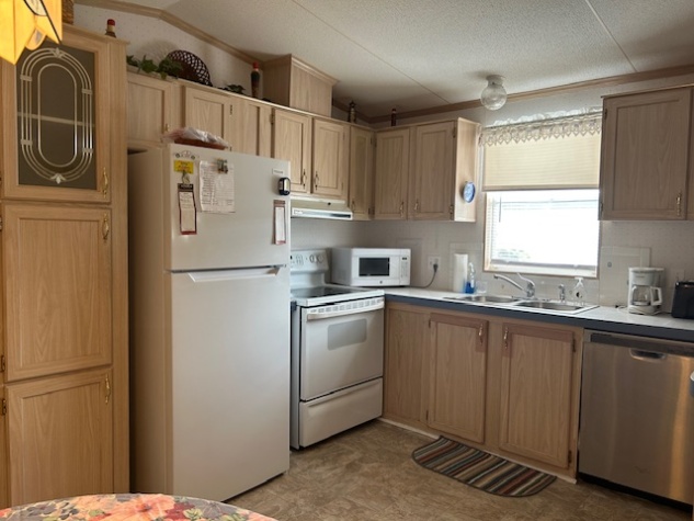 6903 Coconut Grove Circle, Ellenton, Florida 34222, 2 Bedrooms Bedrooms, ,2 BathroomsBathrooms,55-Plus Mobile Home,For Sale,Coconut Grove Circle,4659