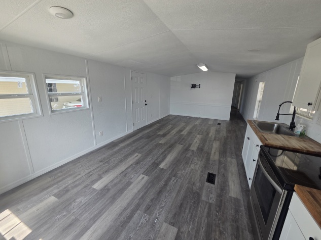 12701 126th Ave, Lot 99, Largo, Florida 33774, 2 Bedrooms Bedrooms, ,1 BathroomBathrooms,All - Age Mobile Home,For Sale,126th Ave, Lot 99,4660