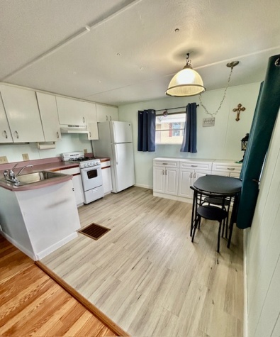 2346 Druid Rd, Lot 1411, Clearwater, Florida 33764, 2 Bedrooms Bedrooms, ,1 BathroomBathrooms,55-Plus Mobile Home,For Sale,Druid Rd, Lot 1411,4672