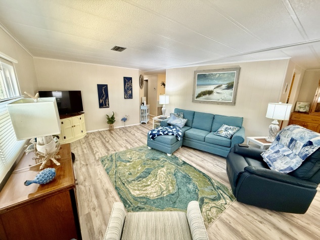 659 Poinsettia Dr, Largo, Florida 33770, 2 Bedrooms Bedrooms, ,2 BathroomsBathrooms,55-Plus Mobile Home,For Sale,Poinsettia Dr,4681