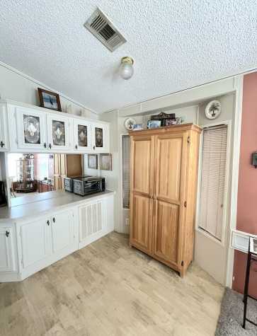 Kay Road 800, Bradenton, Florida 34212, 2 Bedrooms Bedrooms, ,1 BathroomBathrooms,All - Age Mobile Home,For Sale,800,1127,4692