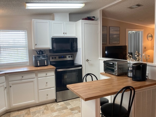 83 Imperial Drive, Lakeland, Florida 33815, 2 Bedrooms Bedrooms, ,2 BathroomsBathrooms,55-Plus Mobile Home,For Sale,Imperial Drive,4703
