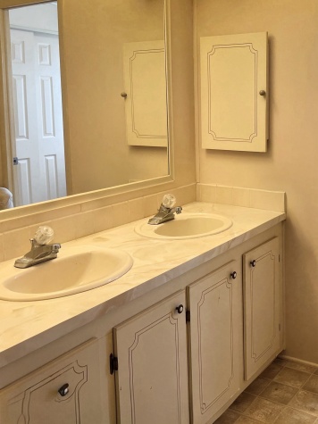 5718 Seven Oaks Dr, Lot 83, Sarasota, Florida 34241, 2 Bedrooms Bedrooms, ,2 BathroomsBathrooms,55-Plus Mobile Home,For Sale,Seven Oaks Dr, Lot 83,4722