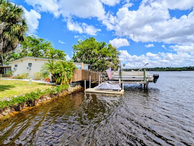 2704 Muddy Creek Ln, Ruskin, Florida 33570, 2 Bedrooms Bedrooms, ,1.5 BathroomsBathrooms,All - Age Mobile Home,For Sale,Muddy Creek Ln,4726