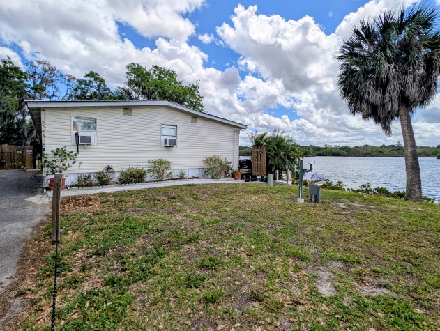 2704 Muddy Creek Ln, Ruskin, Florida 33570, 2 Bedrooms Bedrooms, ,1.5 BathroomsBathrooms,All - Age Mobile Home,For Sale,Muddy Creek Ln,4726